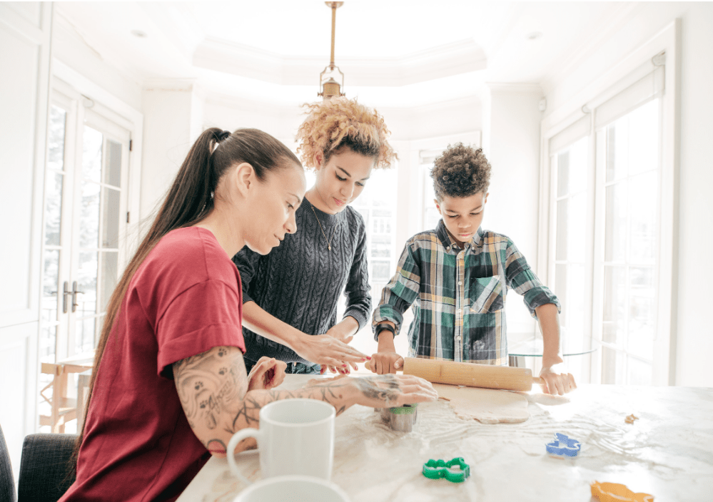 International EFL students baking with the host family home stay hosts