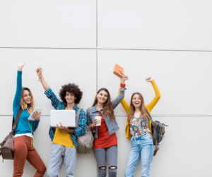 étudiants acclamant